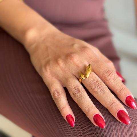 Opulent Leaf Curvature Flora Ring