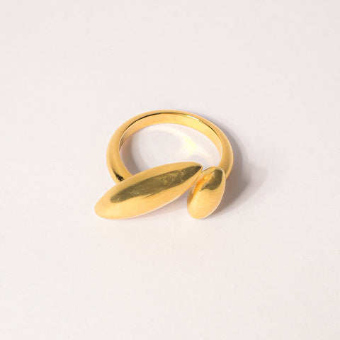 Opulent Leaf Curvature Flora Ring