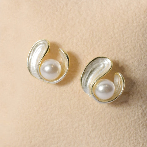 Serene Pearl Elegance Earrings